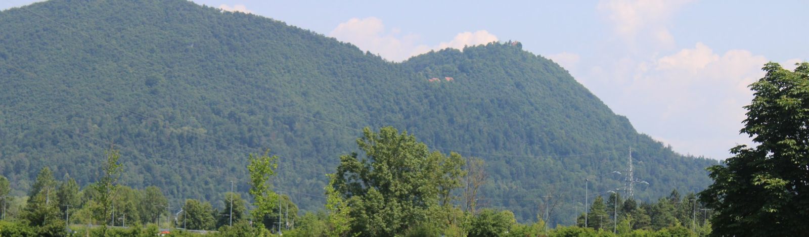 Teren u Ljubljani s pogledom na brda